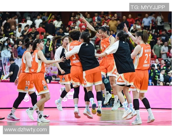 CBA联赛精彩对决辽宁队迎战上海队争夺胜利荣耀 CBA联赛精彩对决辽宁队迎战上海队争夺胜利荣耀